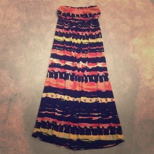 Colorful maxi dress with cute back design!
